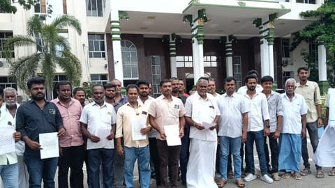 Residents at Karur Collectorate with a petition against the dyeing unit on Monday