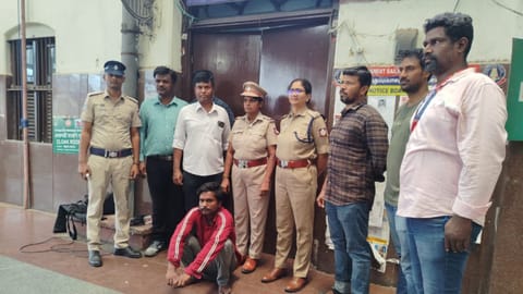 Railway police arrested Kumaresan