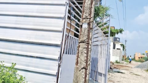 Damaged pole located in Veeraragava Nagar in Vilangadupakkam near Red Hills