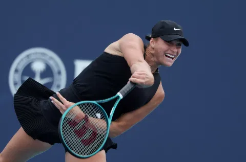Aryna Sabalenka returns a serve against Paula Badosa