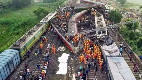 The Coromandel Express crashed into a stationary goods train, derailing most of its coaches at 7 pm on June 2.