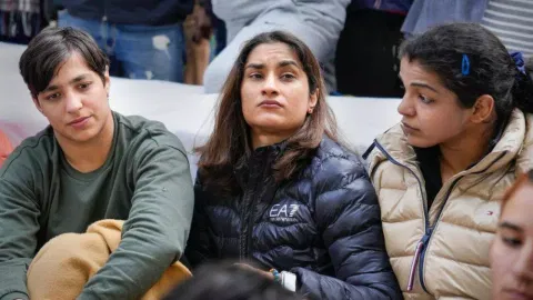 Wrestlers Vinesh Phogat, Sakshi Malik and Anshu Malik sit on 'dharna' to protest against the Wrestling Federation of India (WFI), at Jantar Mantar