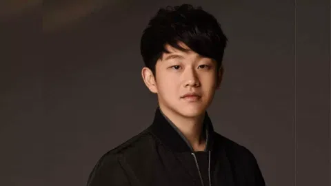 Korean singer Choi Sung Bong