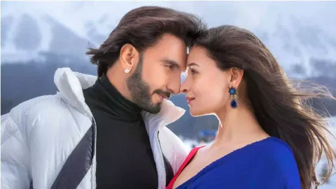 Still from 'Tum Kya Mile' song from 'Rocky aur Ranii Ki Prem Kahaani' 
