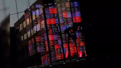 Asian shares subdued, yen and yuan hover near 8-mth troughs
