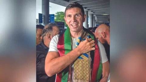 World Cup winner Martinez in Kolkata for two-day visit