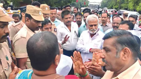 Residents gherao minister Sekarbabu opposing move to evacuate them for construction of new bus terminus