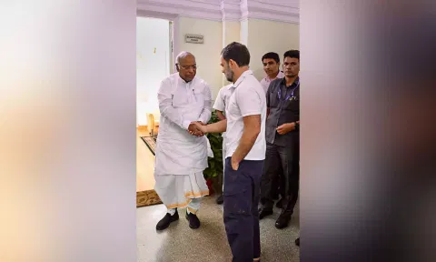  Rahul Gandhi and Mallikarjun Kharge (Photo: PTI)