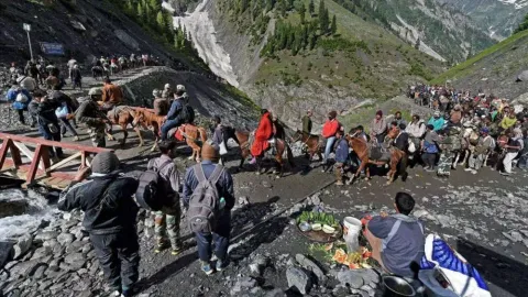 Devotees at the Amarnath Yatra