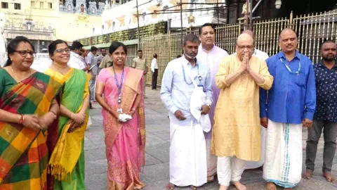 ISRO scientists offer prayers at Tirupati temple (Photo: IANS)