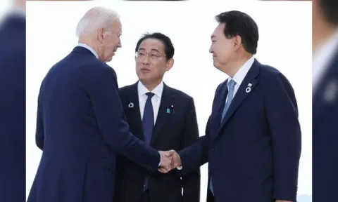  South Korean President Yoon Suk Yeol, US counterpart Joe Biden and Japanese Prime Minister Fumio Kishida