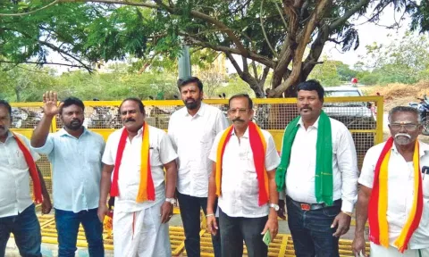 SMK cadre at Thoothukudi Collectorate on Monday
