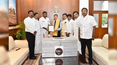 Senior leaders of BJP Tamil Nadu meets Governor of TN RN Ravi (Twitter/@annamalai_k)