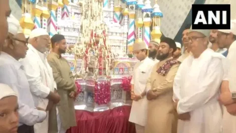 Union Civil Aviation Minister Jyotiraditya Scindia visited Imambara in Maharaj Bada of Gwalior