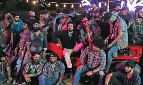 ‘Dear’ GV Prakash and Aishwarya Rajesh shake a leg for Thala Vali
