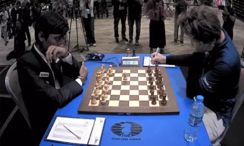 R Praggnanandhaa and Magnus Carlsen in FIDE World Cup final