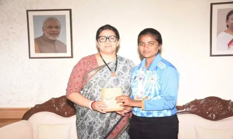Minister of Women and Child Development Smriti Irani with Indian women's blind cricket team captain Varsha (Photo: ANI) 
