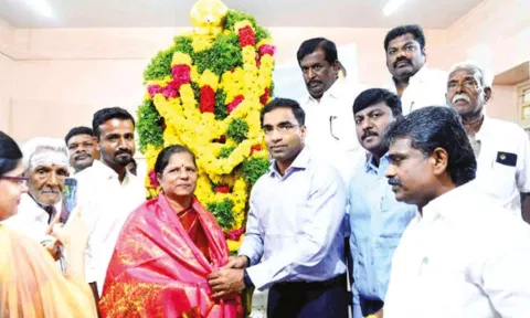 Selvi, great granddaughter of VOC, being honoured at Ottapidaram on Tuesday
