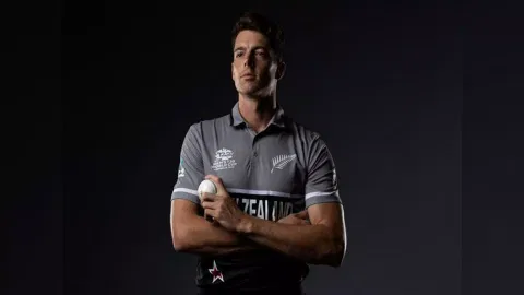 Mitchell Santner. (Photo- Worcestershire CCC)