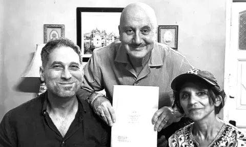 Anupam Ker with 'Calorie' film director and Producer (IANS)
