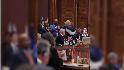 Prime Minister Narendra Modi welcoming African Union chairperson Azali Assoumani on G20 inclusion (Image: ANI)