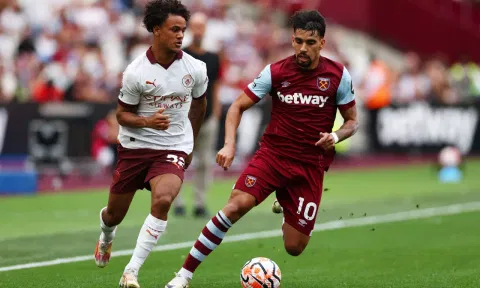 Manchester City's Oscar Bobb in action with West Ham United's Lucas Paqueta (Photo: Reuters) 