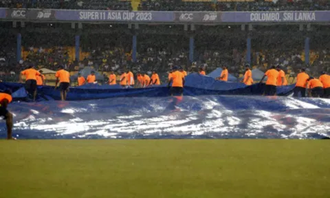 The Sri Lankan board groundsmen. IANS