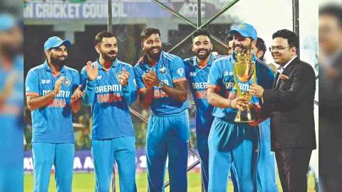 Rohit Sharma receives the trophy from Jay Shah