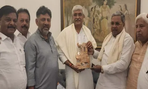 Karnataka CM and Deputy CM with Jal Shakti Minister Gajendra Singh (ANI) 