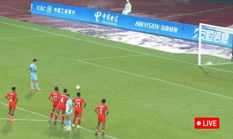 Sunil Chhetri scores 1-0 against Bangladesh