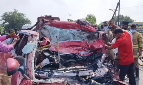 Rescuers, including police, Fire and Rescue Services, and locals, trying to remove the bodies from the mangled car.
