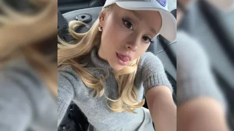 Ariana Grande celebrates 1 year of 'blondieversary' with throwback picture