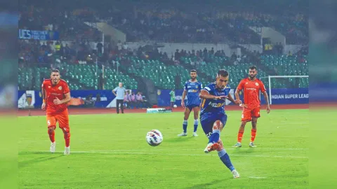 Rafael Crivellaro scores off a penalty (Photo: Hemanathan M)