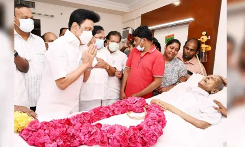 TN CM M K Stalin paid floral tributes to veteran freedom fighter and Communist Party of India (Marxist) leader N Sankaraiah. (X/@CMOTamilNadu)