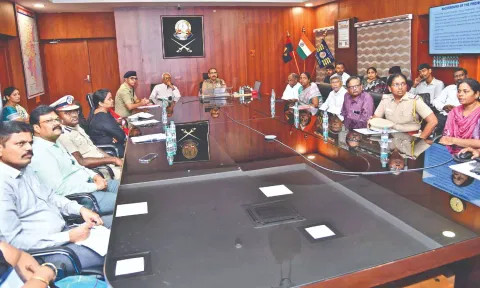 City police Commissioner Sandeep Rai Rathore and others during the launch of PARAVAI