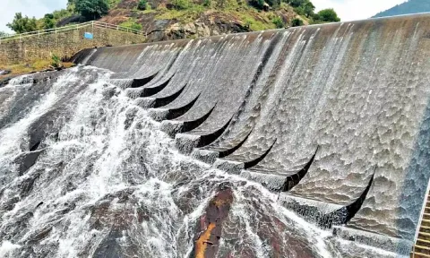Varathamanathi dam