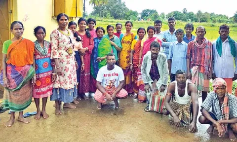 A group of migrant workers from West Bengal housed in Panapakkam in Ranipet district