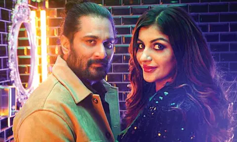 Richard Rishi and Yashika from the film ' Sila Nodigalil'