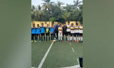 Oliver Kahn with team (Image: IANS)
