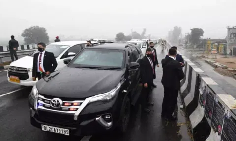 Prime Minister Narendra Modi's cavalcade stuck on a flyover in Ferozepur on January 5, 2022. (PTI) 