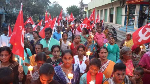  Residents of Western part of Tiruvottiyur take out a candlelight march to Tangedco section office 