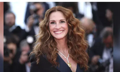  Actress Julia Roberts