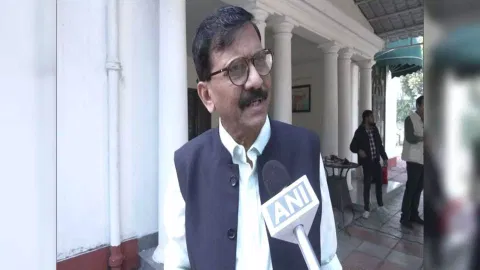 Shiv Sena (UBT) MP Sanjay Raut (Photo/ANI)