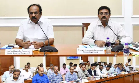 Thangam Thennarasu on Friday held a meeting with major insurance companies