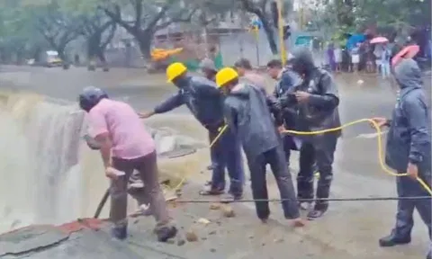 Traffic personnel during the rescue operation at the mishap site in Velachery