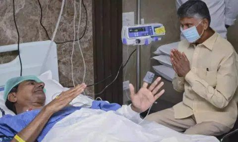 N Chandrababu Naidu visits the hospital to inquire about Telangana ex-CM KCR's health in Hyderabad. (PTI)
Read more at: https://www.deccanherald.com/india/telangana/tdp-chief-chandrababu-naidu-actor-chiranjeevi-call-on-kcr-at-hospital-2806261