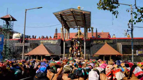  Lord Ayyappa shrine in Sabarimala 