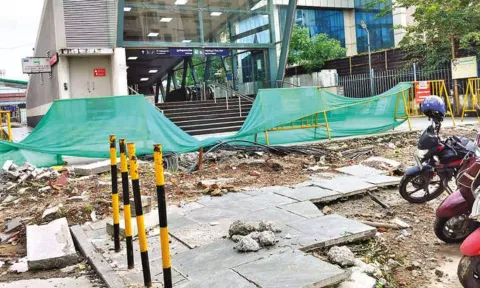 The entrance of Egmore Metro station 