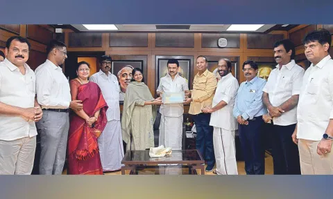 Kanimozhi and other DMK MPs with CM Stalin Saturday