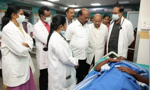 Health Minister Ma Subramanian inquiring about the health condition of patients admitted to Government Stanley hospital on Wednesday.